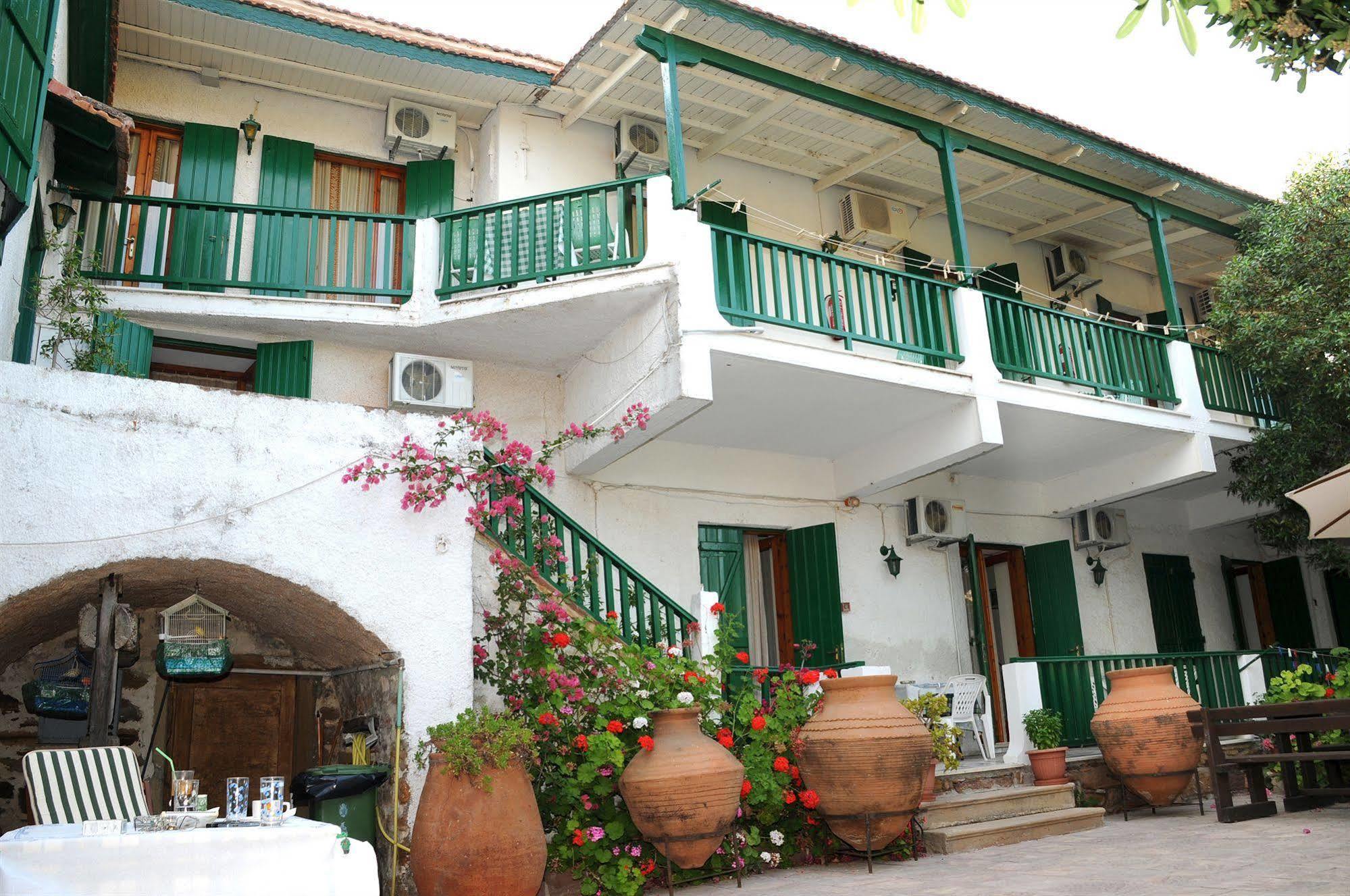 Topakas House Apartahotel