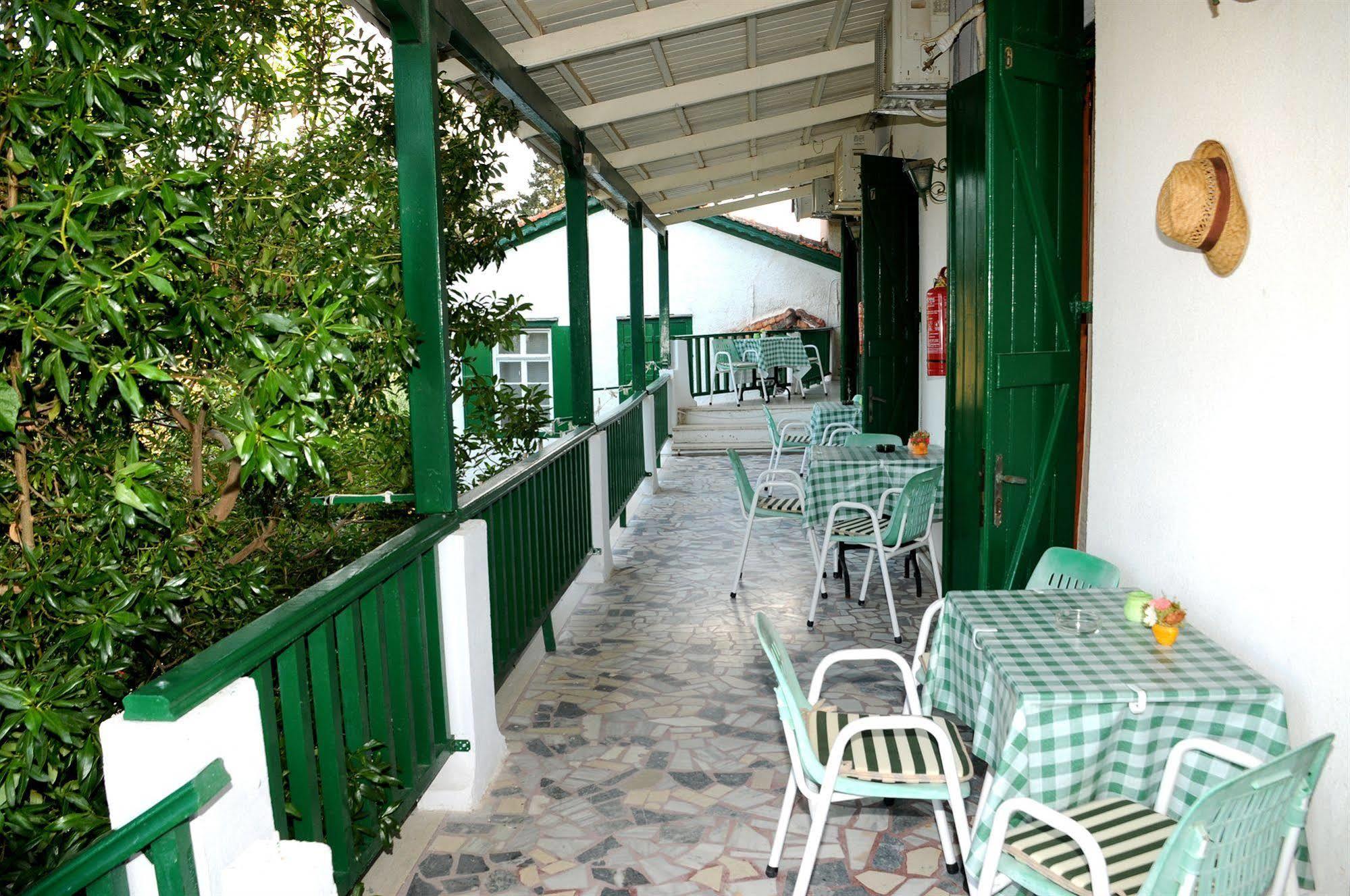 Topakas House Aparthotel 2*